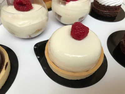 Tartaleta de chocolate blanco y frutas del bosque