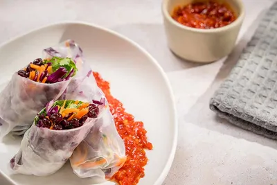 Rolls de arroz con tofu y fresa