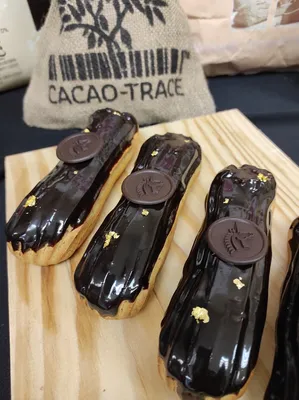 Éclairs de cremoso de chocolate